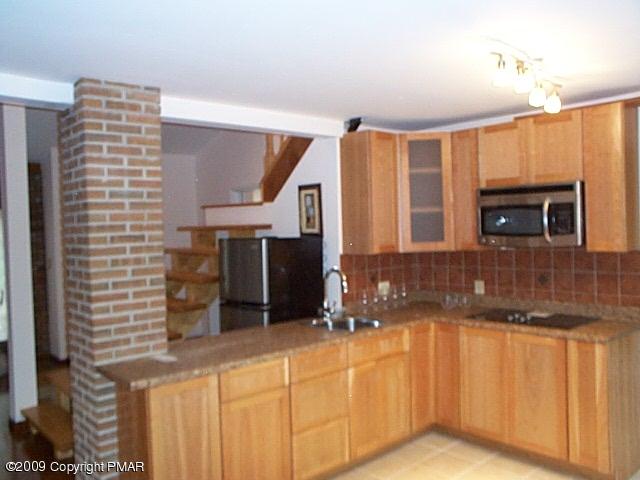 239 King Arthur Road Blakeslee, PA 18610 - Photo 4 of 17 KItchen View