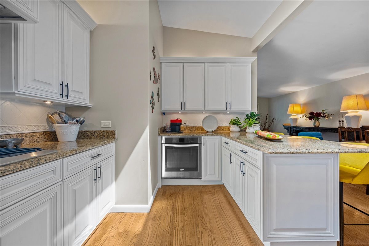 872 Virginia Road Highland Park, IL 60035 - Photo 9 of 26 Gallery Image 9