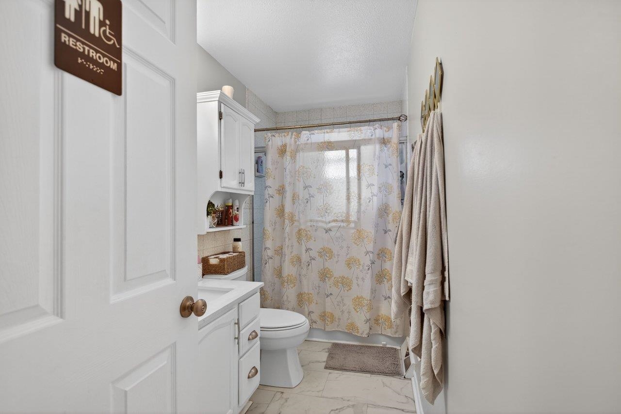 220 Rockingham Drive Harrisonburg, VA 22802 - Photo 19 of 40 a bathroom with a toilet and shower