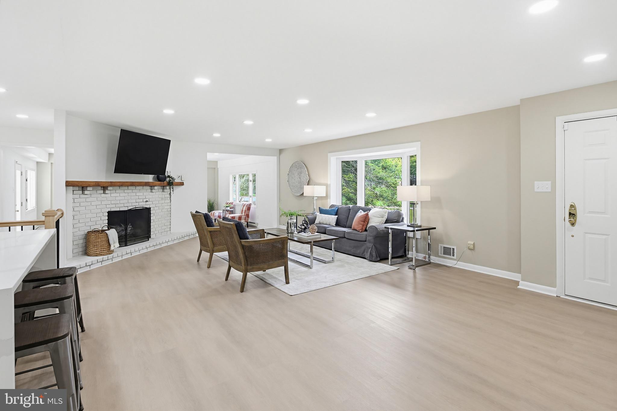 6702 Whitegate Road Clarksville, MD 21029 - Photo 3 of 52 Bright and inviting open living space.