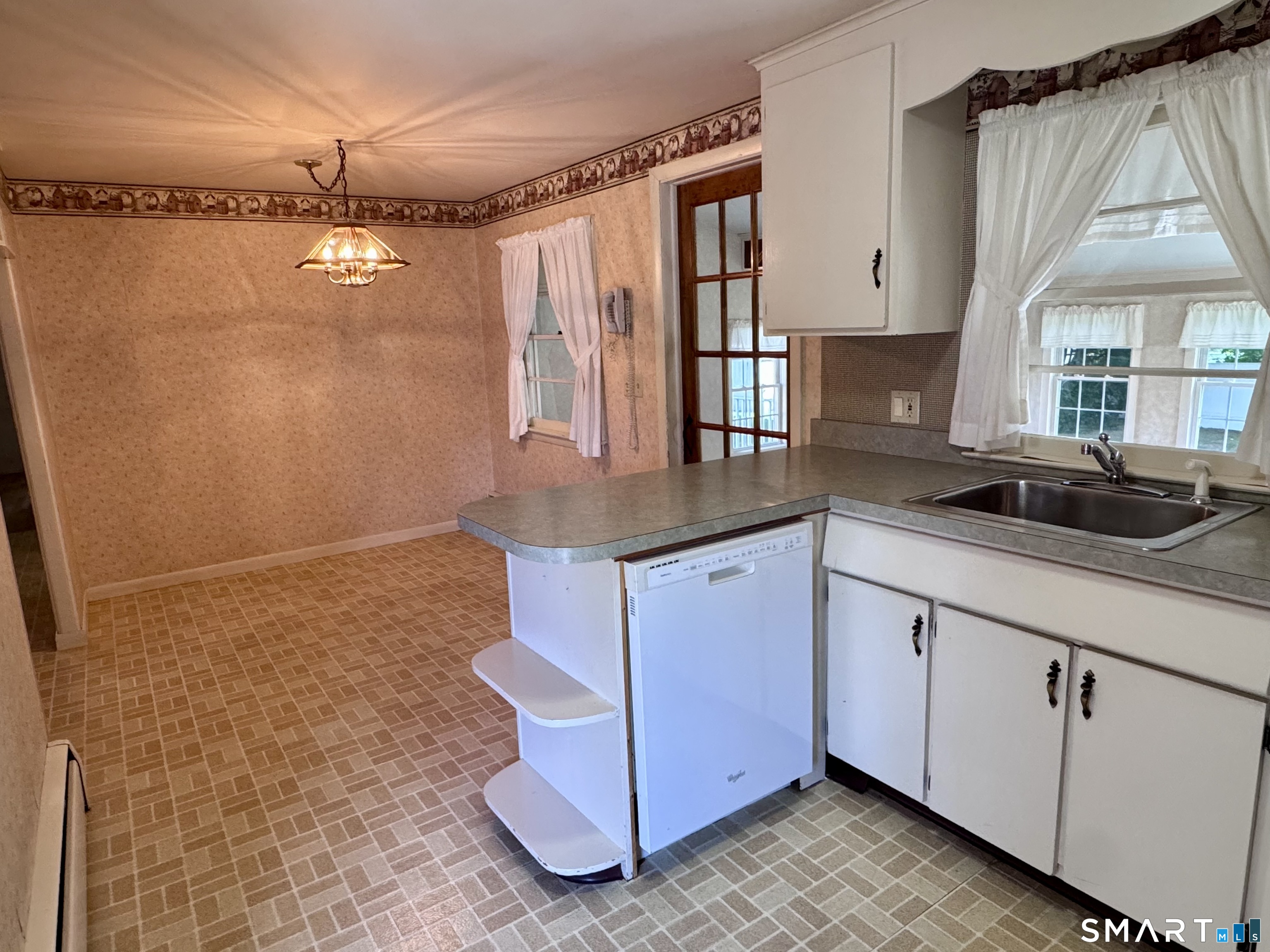 20 Sherwin Lane Windsor Locks, CT 06096 - Photo 5 of 37