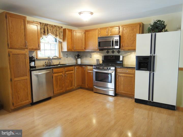 123 Bateman Road Langhorne, PA 19047 - Photo 4 of 23 Kitchen