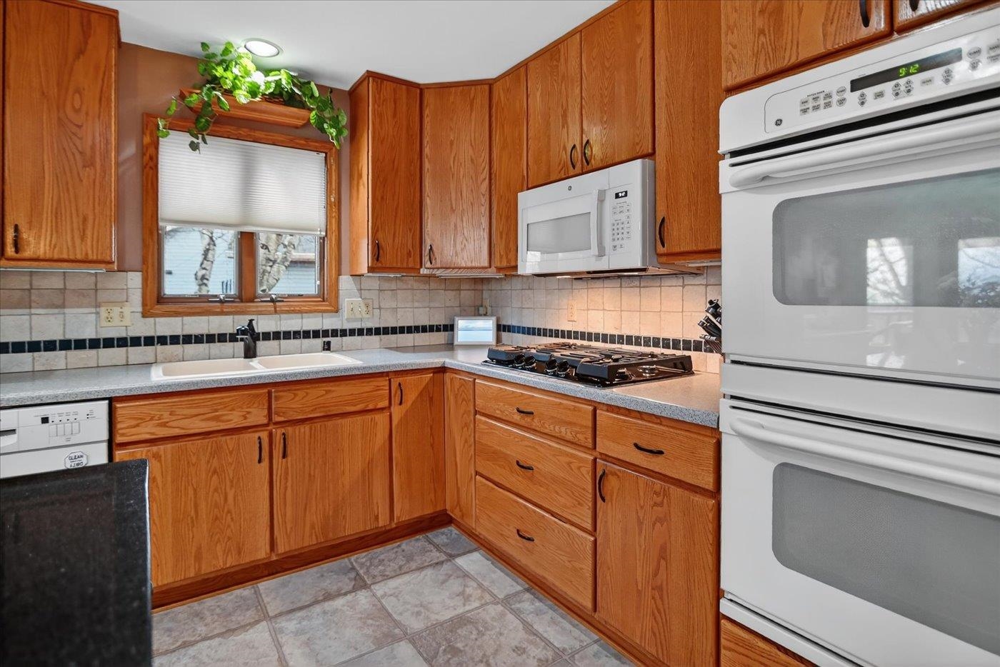 690 Ridge View Lane Oregon, WI 53575 - Photo 8 of 57