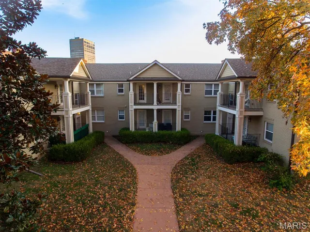 $2,524,500 | 8140-42 Whitburn Drive, Clayton, MO 63105