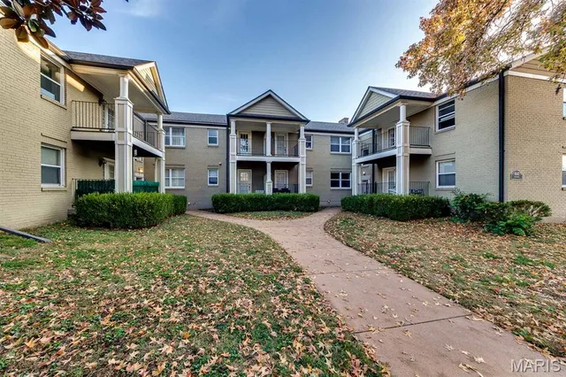 $2,524,500 | 8140-42 Whitburn Drive, Clayton, MO 63105