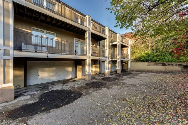 $2,524,500 | 8140-42 Whitburn Drive, Clayton, MO 63105