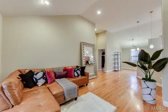 $2,524,500 | 8140-42 Whitburn Drive, Clayton, MO 63105