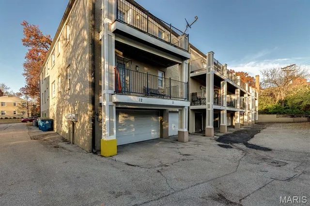 $2,524,500 | 8140-42 Whitburn Drive, Clayton, MO 63105