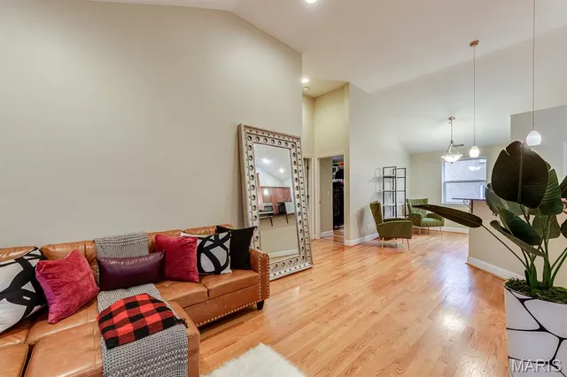 $2,524,500 | 8140-42 Whitburn Drive, Clayton, MO 63105