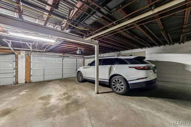 $2,524,500 | 8140-42 Whitburn Drive, Clayton, MO 63105