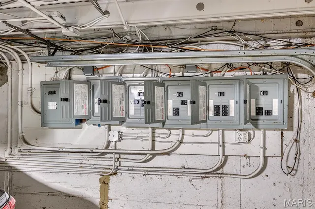 $2,524,500 | 8140-42 Whitburn Drive, Clayton, MO 63105