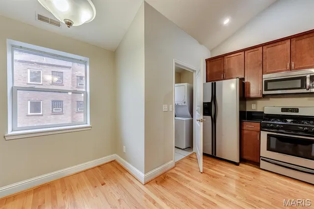 $2,524,500 | 8140-42 Whitburn Drive, Clayton, MO 63105