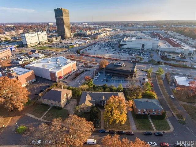 $2,524,500 | 8140-42 Whitburn Drive, Clayton, MO 63105