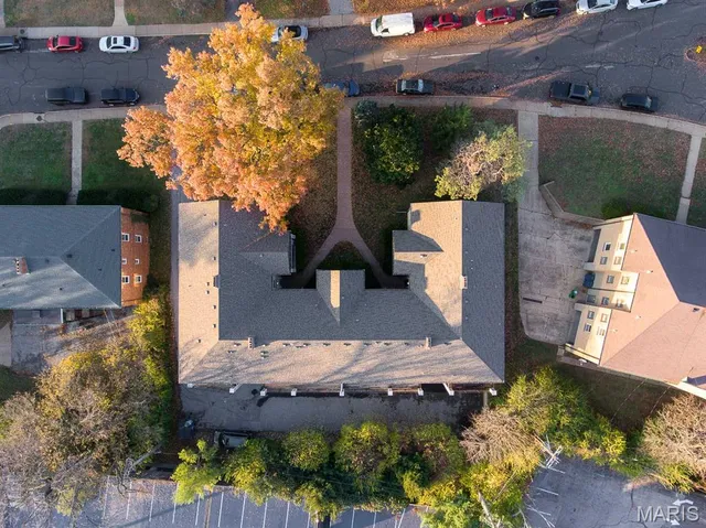 $2,524,500 | 8140-42 Whitburn Drive, Clayton, MO 63105