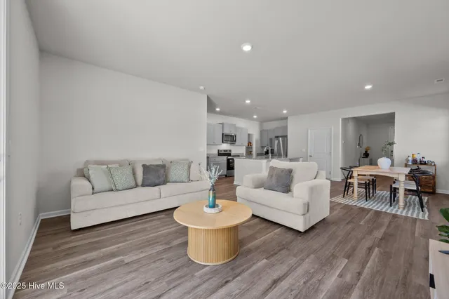 $2,450 | 107 Delray Court, Sneads Ferry, NC 28460