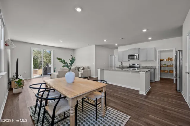 $2,450 | 107 Delray Court, Sneads Ferry, NC 28460