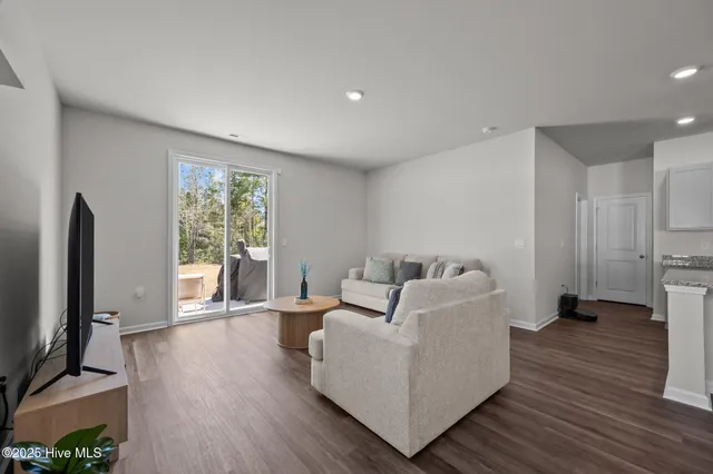 $2,450 | 107 Delray Court, Sneads Ferry, NC 28460