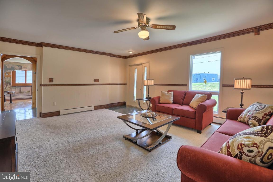 392 West Lexington Road Lititz, PA 17543 - Photo 4 of 51