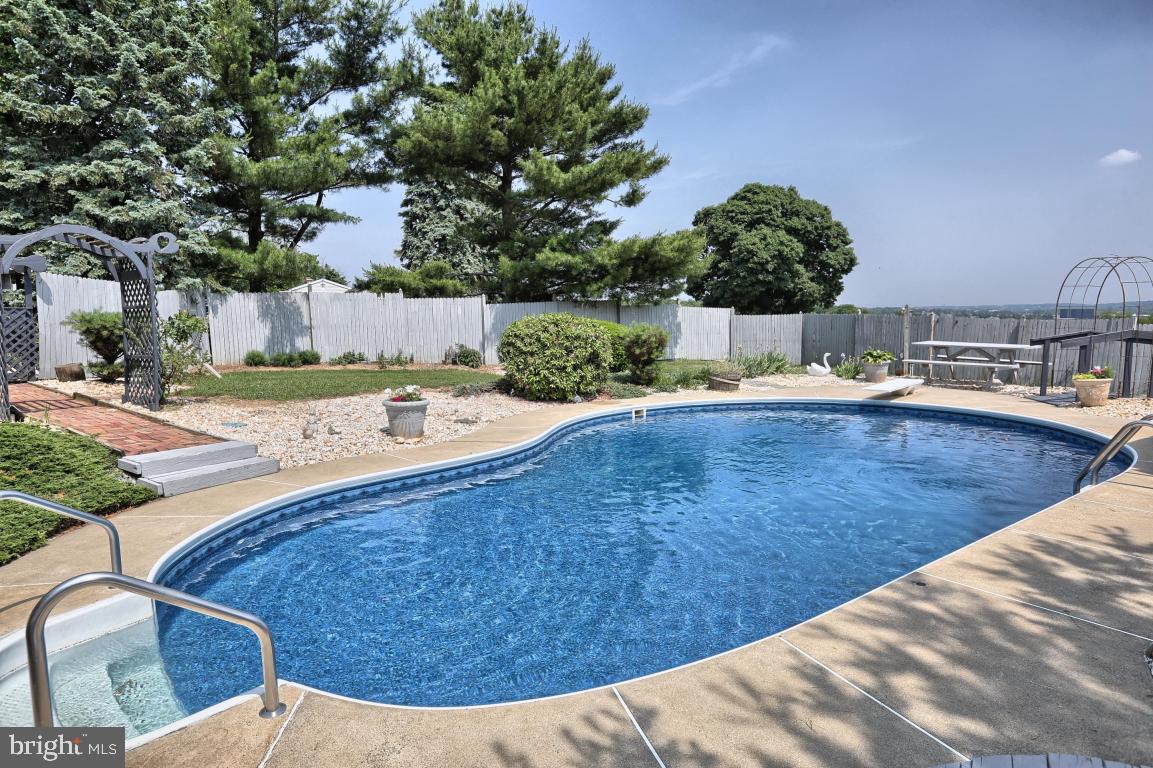 392 West Lexington Road Lititz, PA 17543 - Photo 35 of 51