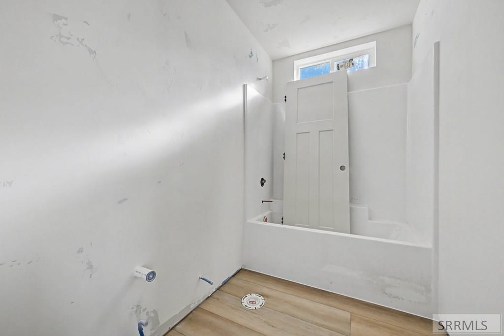 3062 Elixir Road Ammon, ID 83406 - Photo 10 of 14 Bathroom 2