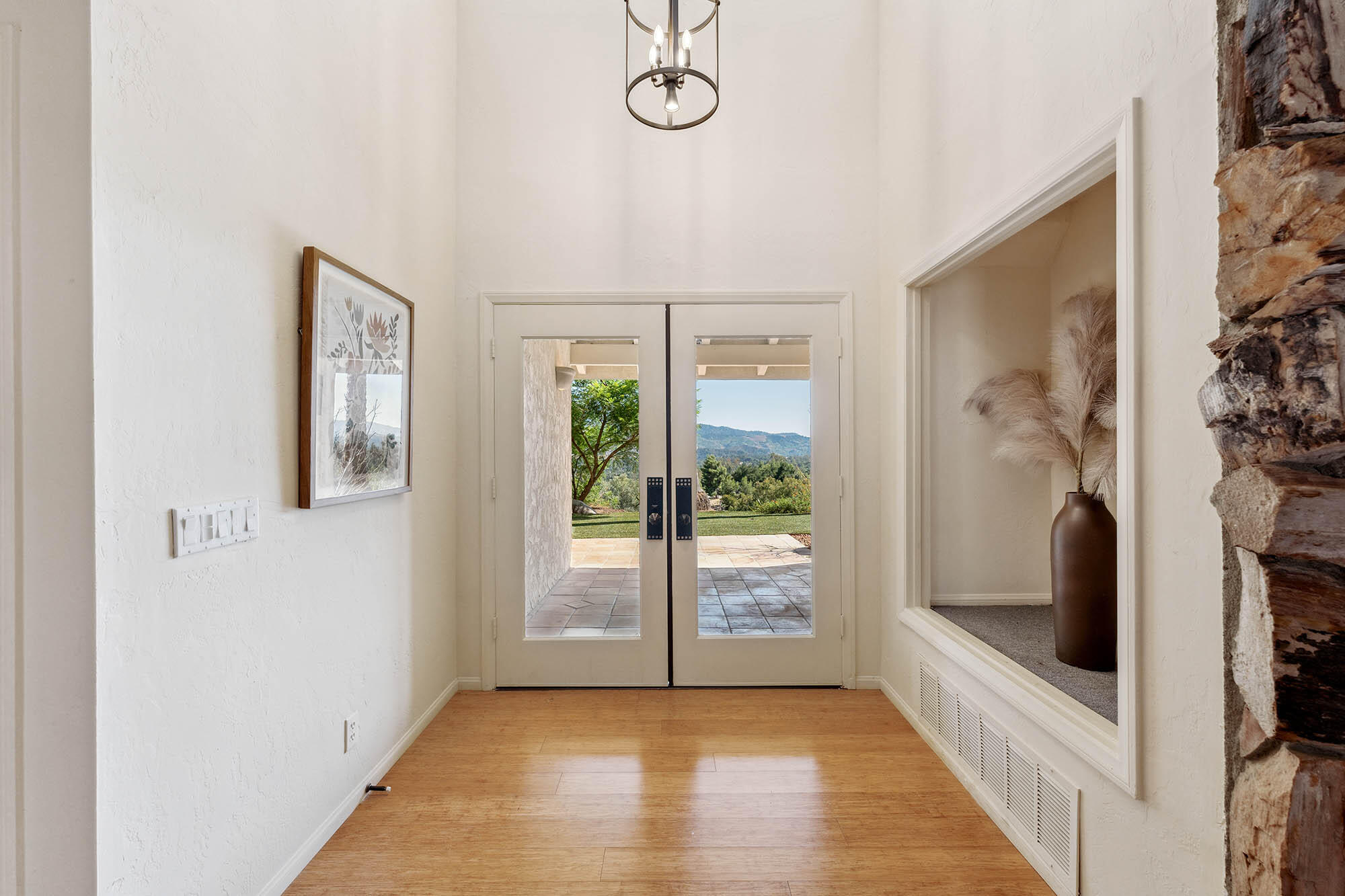 1119 North Signal Street Ojai, CA 93023 - Photo 20 of 83 Entry - 1119 N Signal St