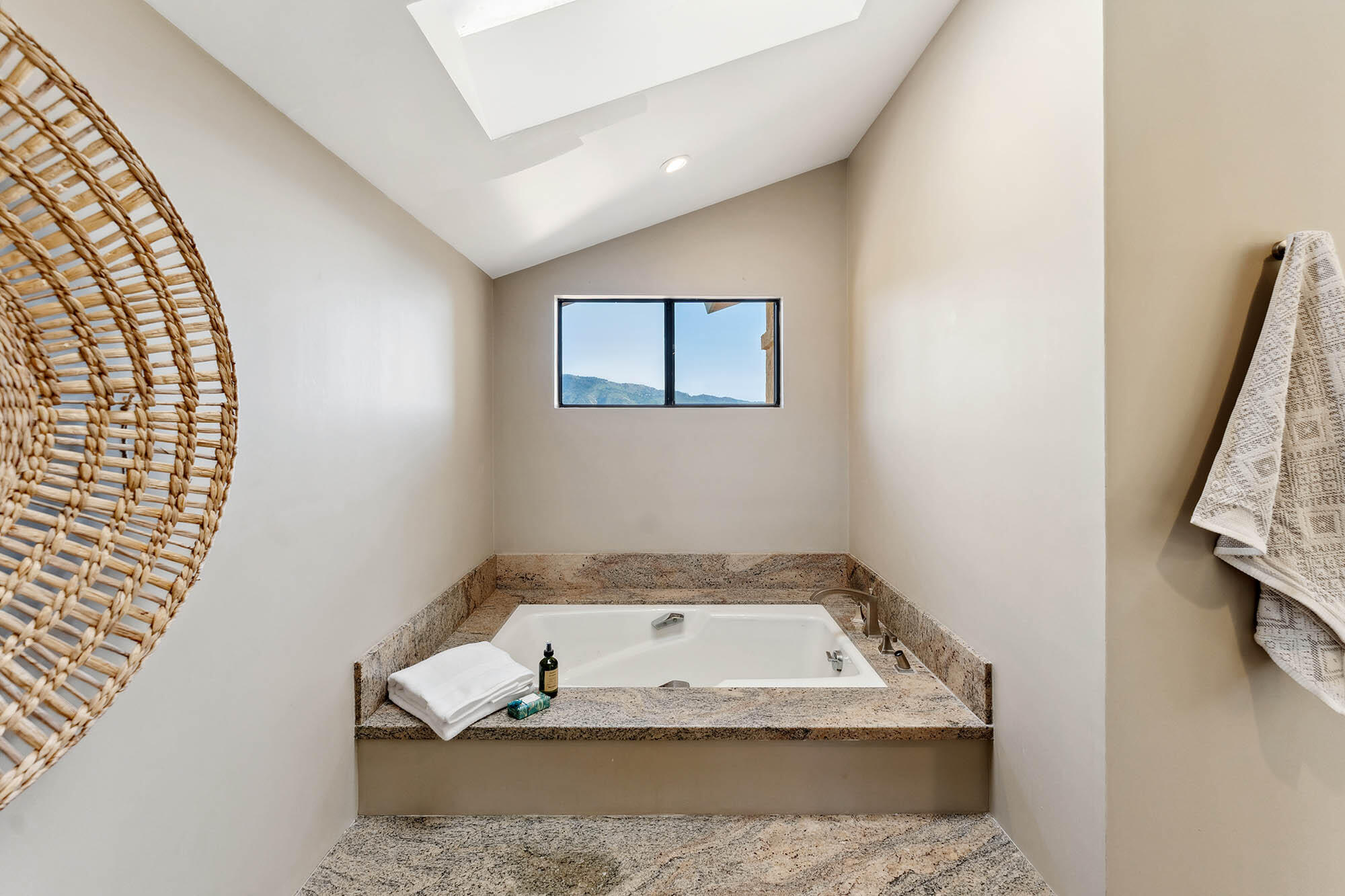 1119 North Signal Street Ojai, CA 93023 - Photo 44 of 83 Primary bathtub - 1119 N Signal St