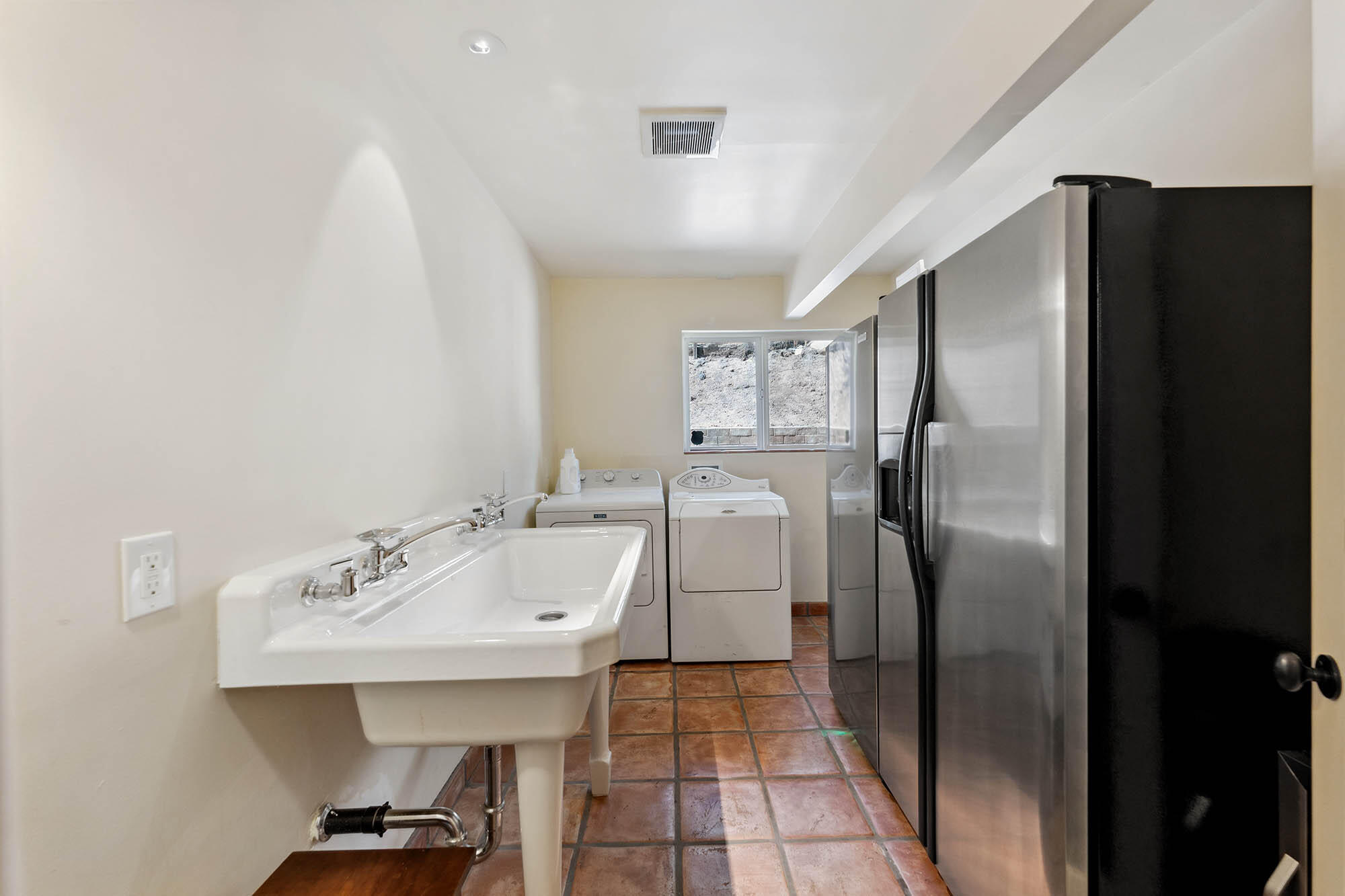 1119 North Signal Street Ojai, CA 93023 - Photo 58 of 83 Laundry - 1119 N Signal St