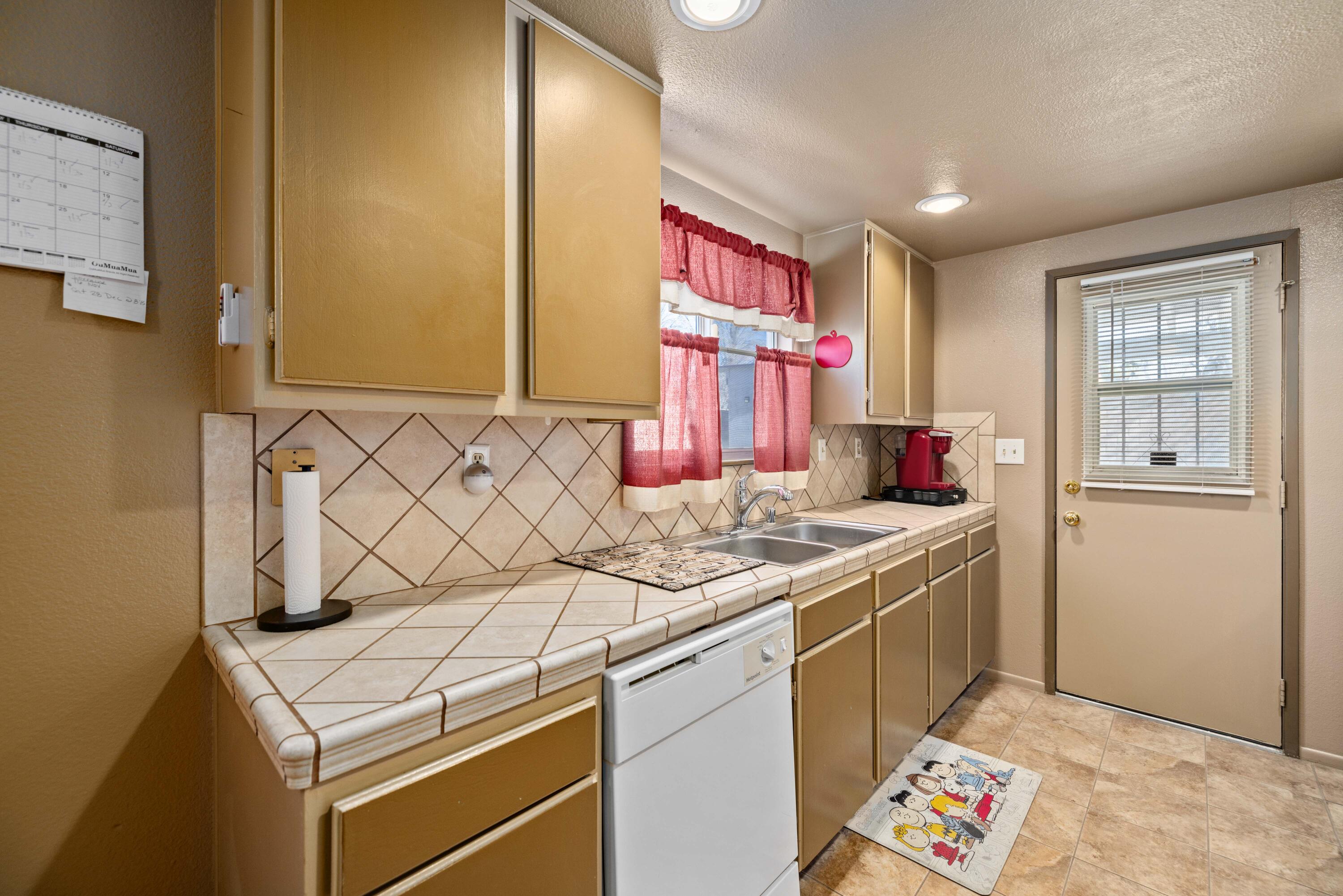 43130 18th Street West Lancaster, CA 93534 - Photo 11 of 28 18Kitchen2