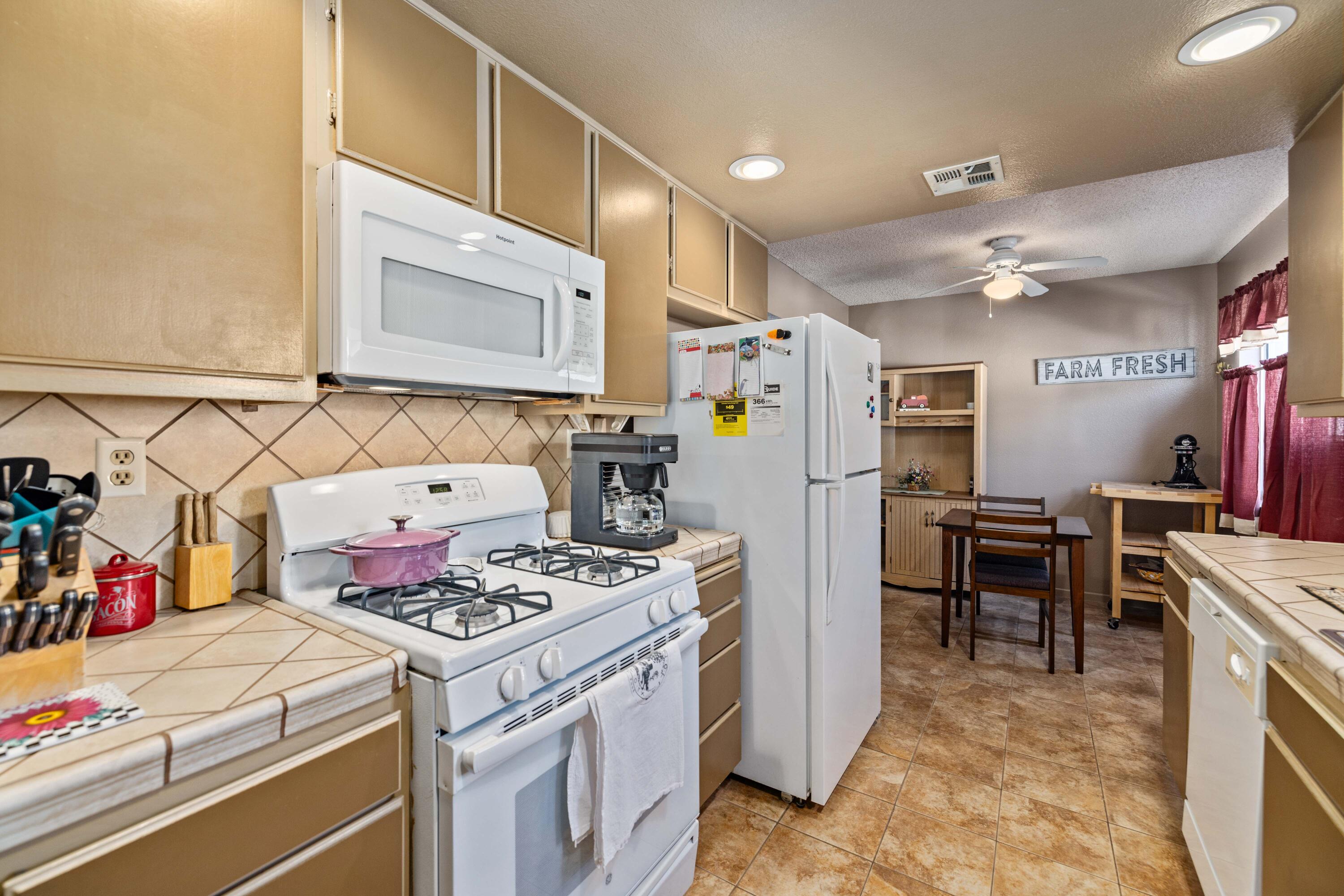 43130 18th Street West Lancaster, CA 93534 - Photo 13 of 28 18KitchenDining