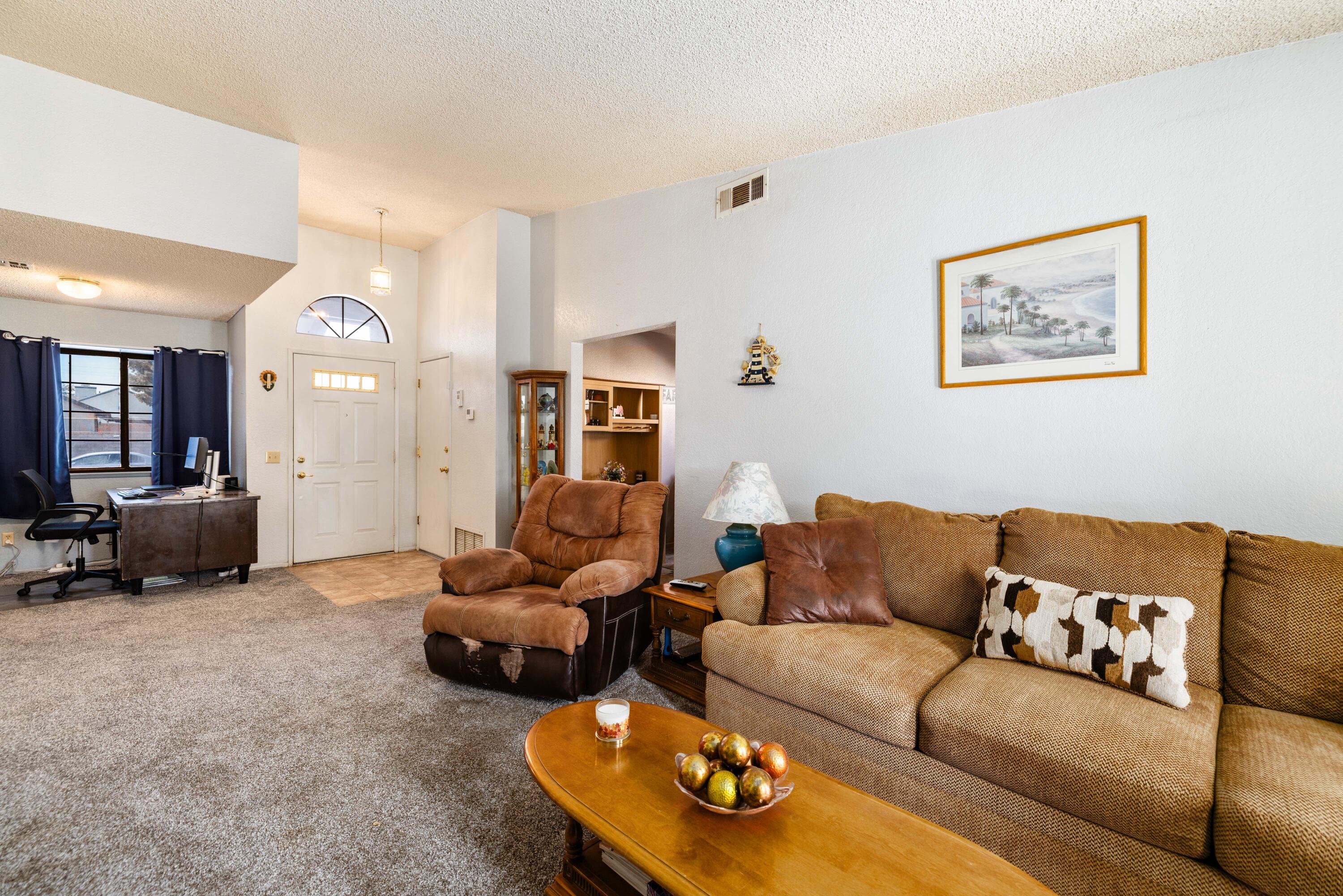 43130 18th Street West Lancaster, CA 93534 - Photo 4 of 28 18LivingEntry