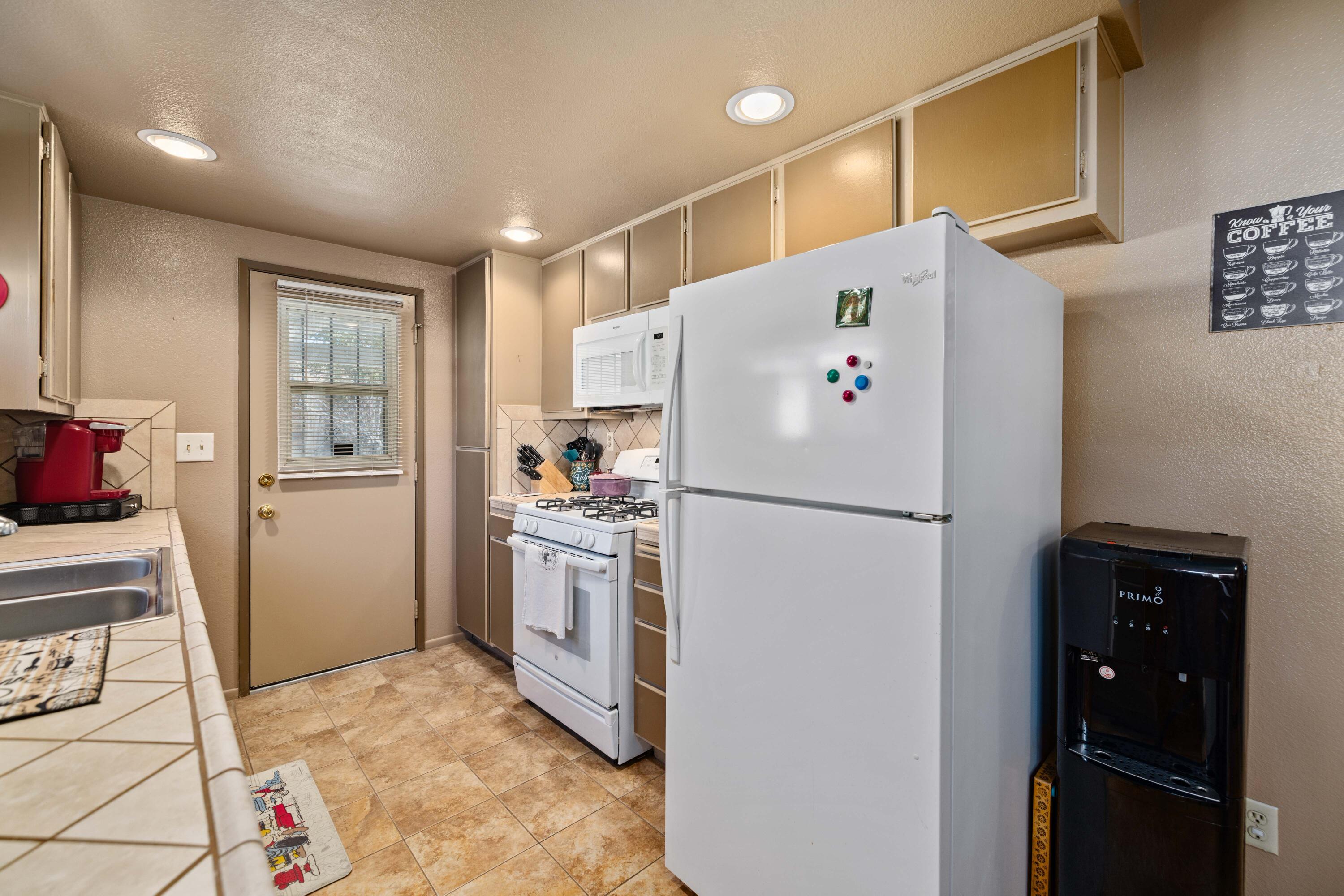 43130 18th Street West Lancaster, CA 93534 - Photo 10 of 28 18Kitchen