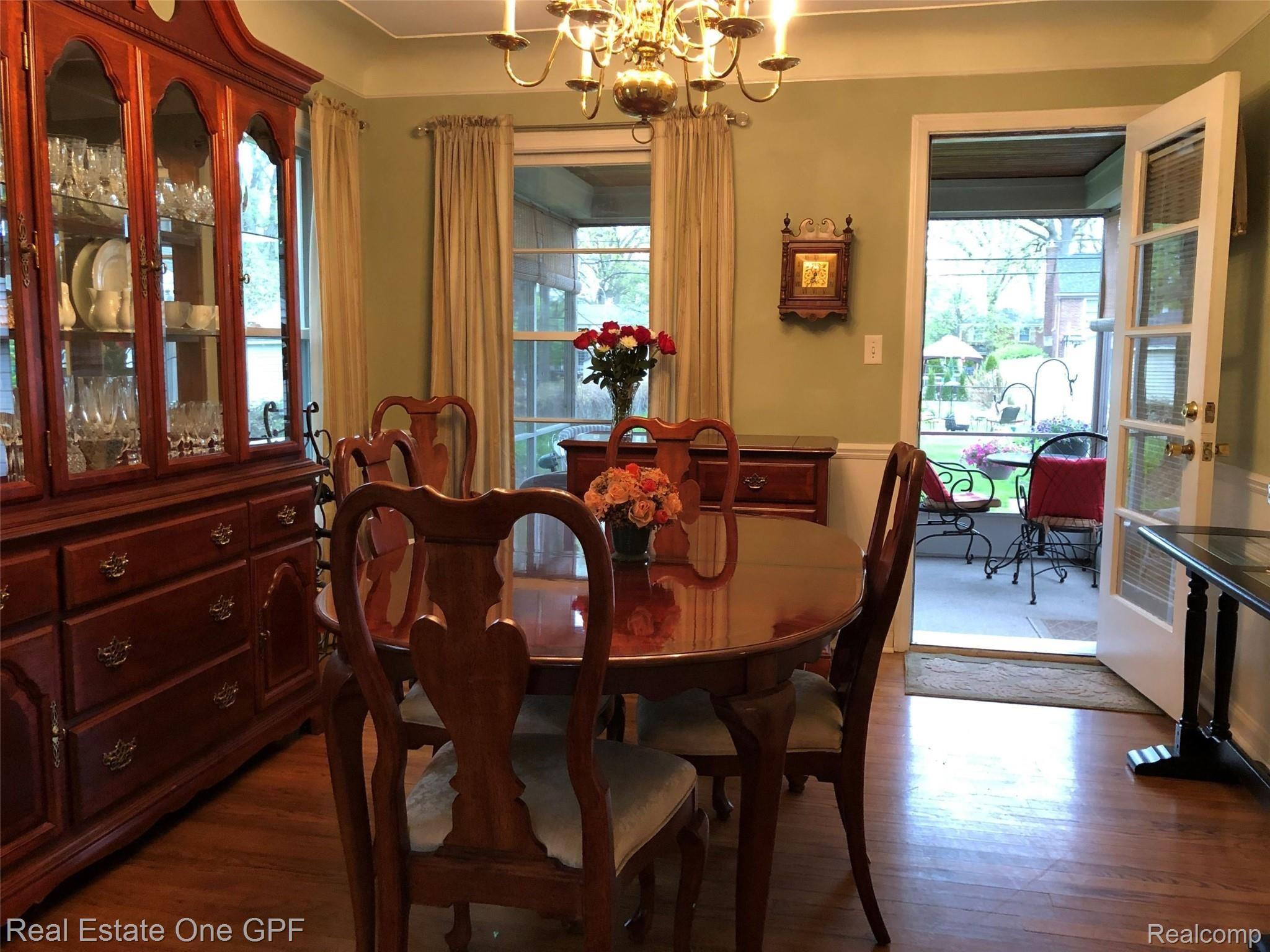 1876 Broadstone Road Grosse Pointe, MI 48236 - Photo 10 of 53 61.jpg