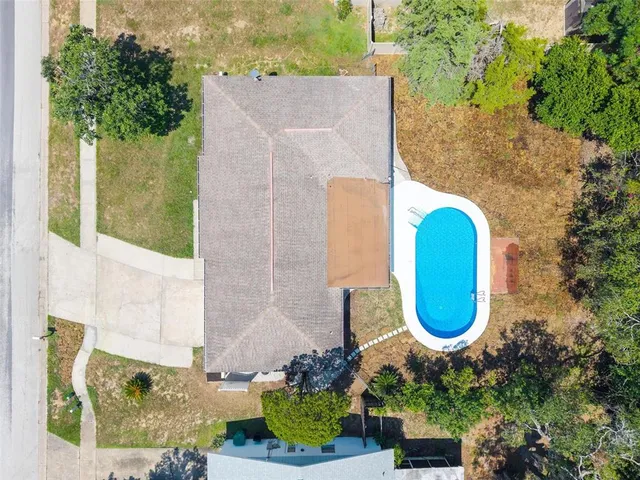 a view of a livingroom with a hardwood floor and a ceiling fan