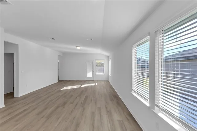 $2,300 | 5009 Hazelnut Lane, Del Valle, TX 78617