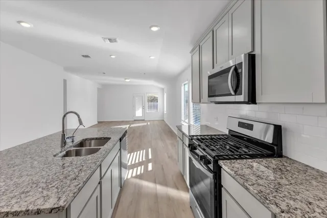 $2,300 | 5009 Hazelnut Lane, Del Valle, TX 78617