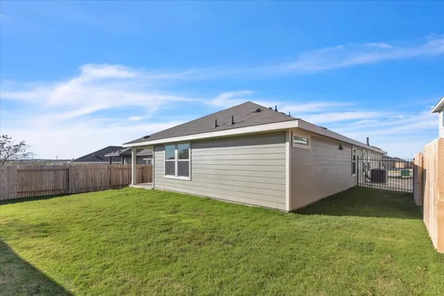 $2,300 | 5009 Hazelnut Lane, Del Valle, TX 78617