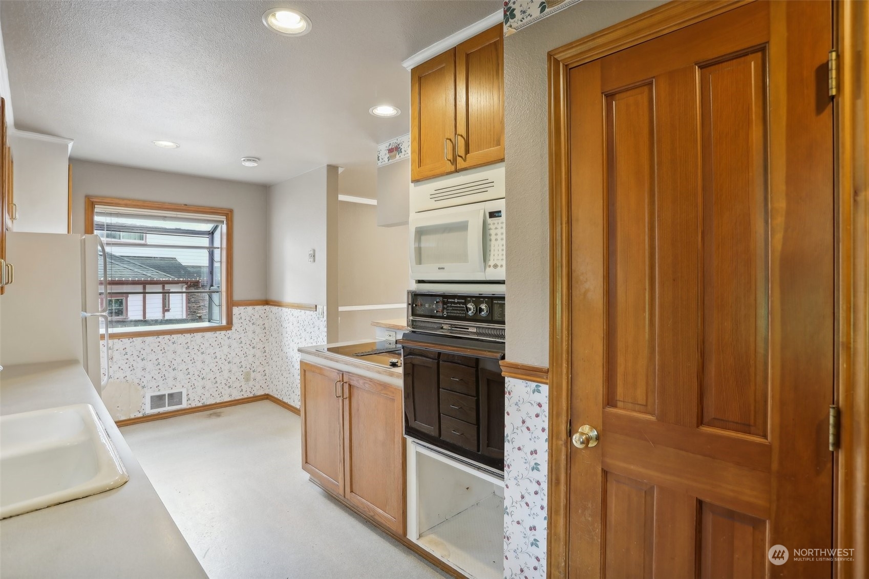 19118 101st Place Northeast Bothell, WA 98011 - Photo 13 of 26 Gallery Image 13