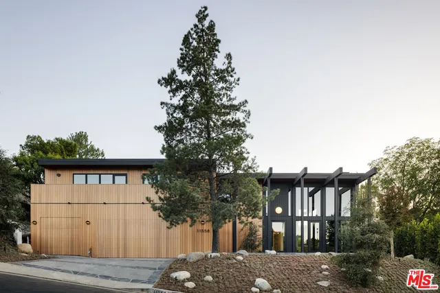 a view of house with a outdoor space