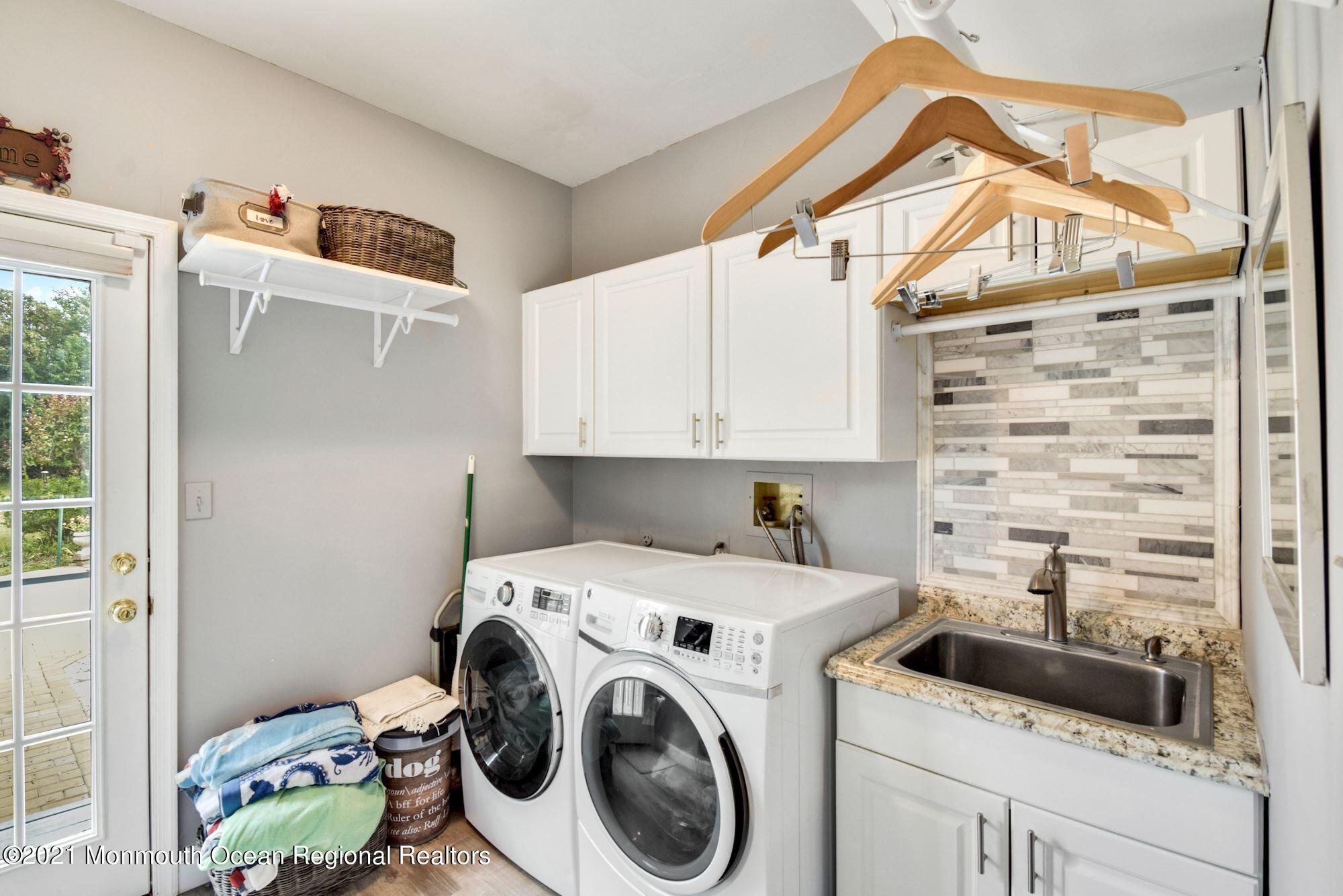 20 Highland Ridge Road Manalapan, NJ 07726 - Photo 19 of 35 Updated laundry room