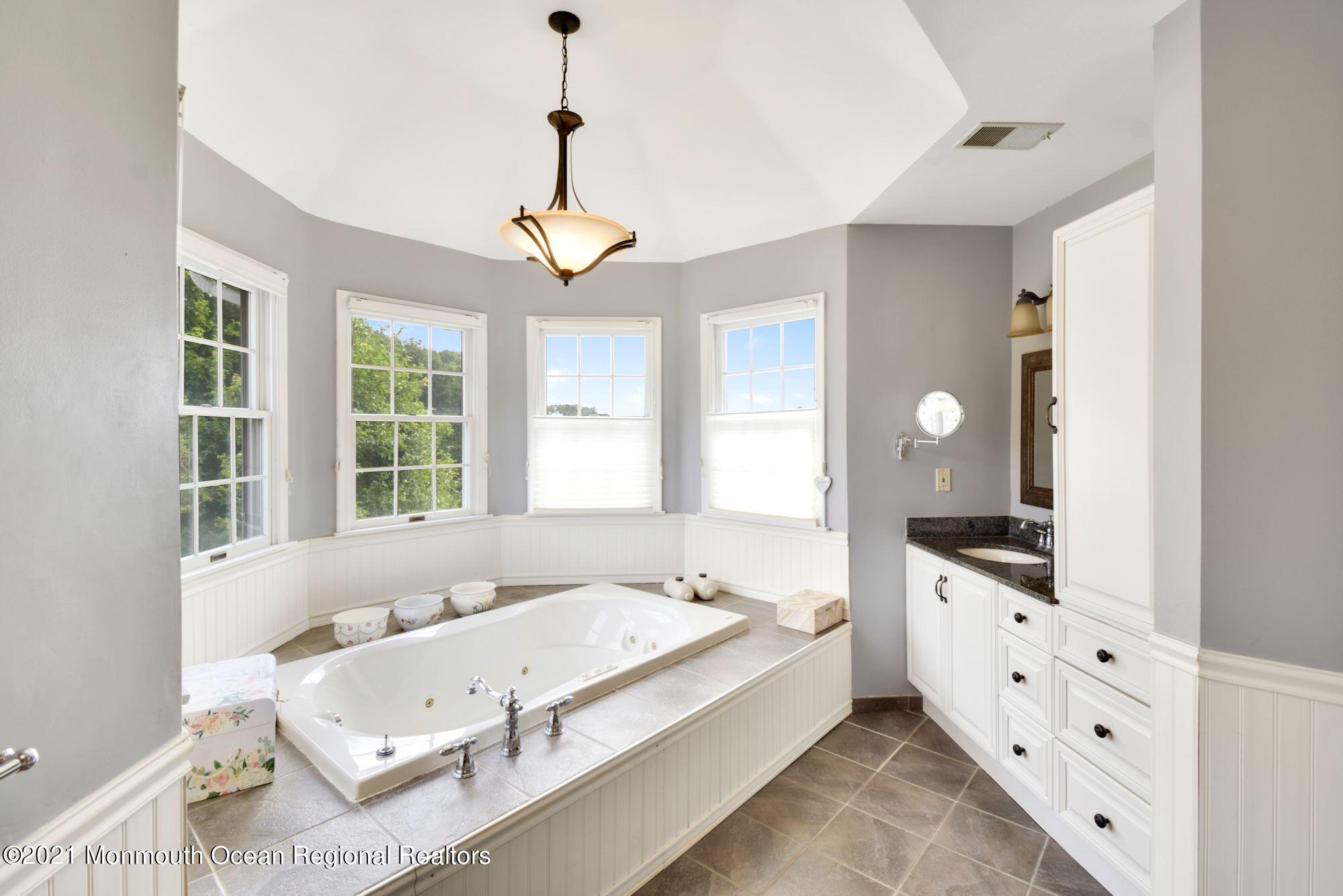 20 Highland Ridge Road Manalapan, NJ 07726 - Photo 22 of 35 Master bathroom