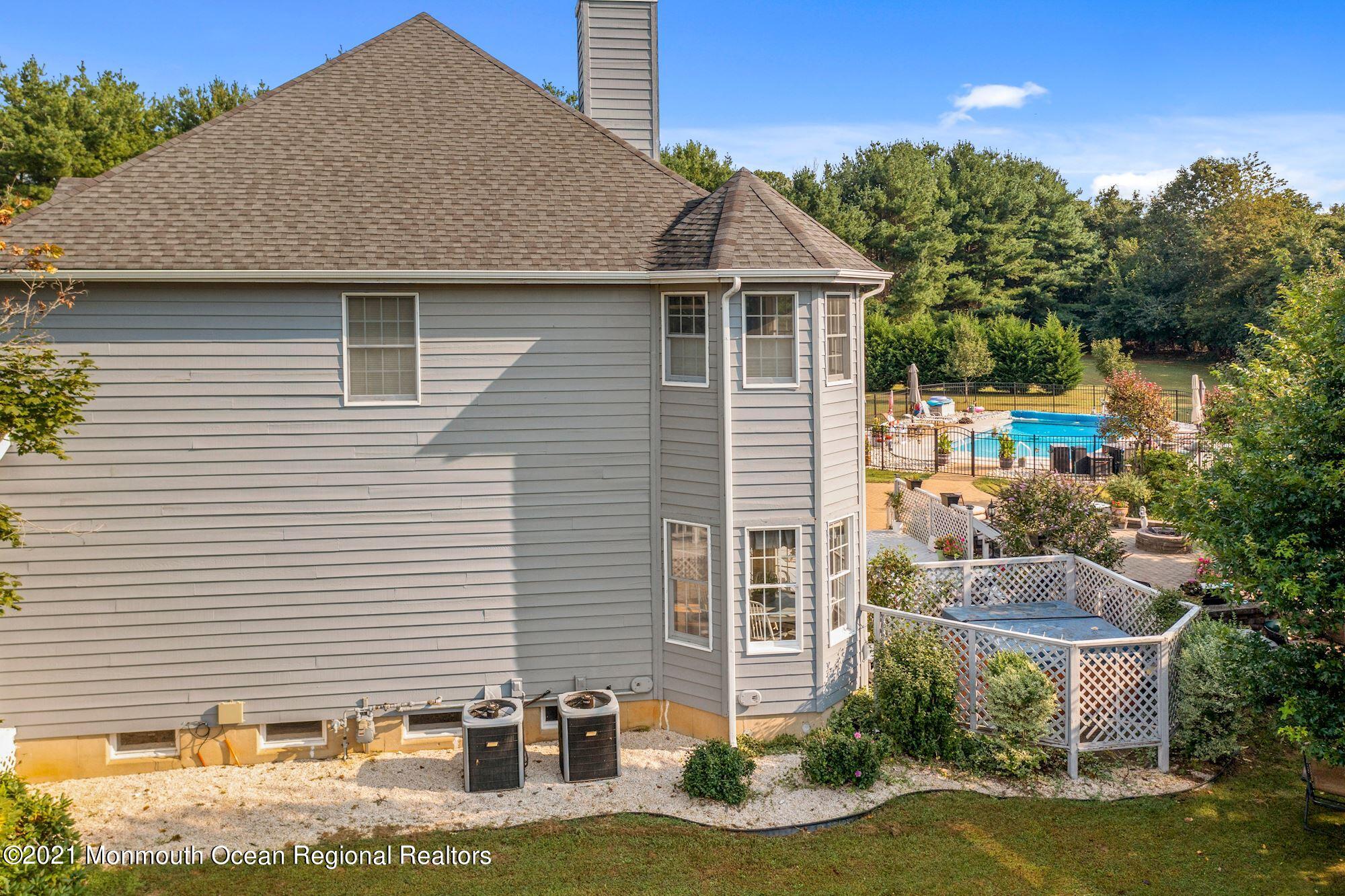 20 Highland Ridge Road Manalapan, NJ 07726 - Photo 5 of 35 Side angel
