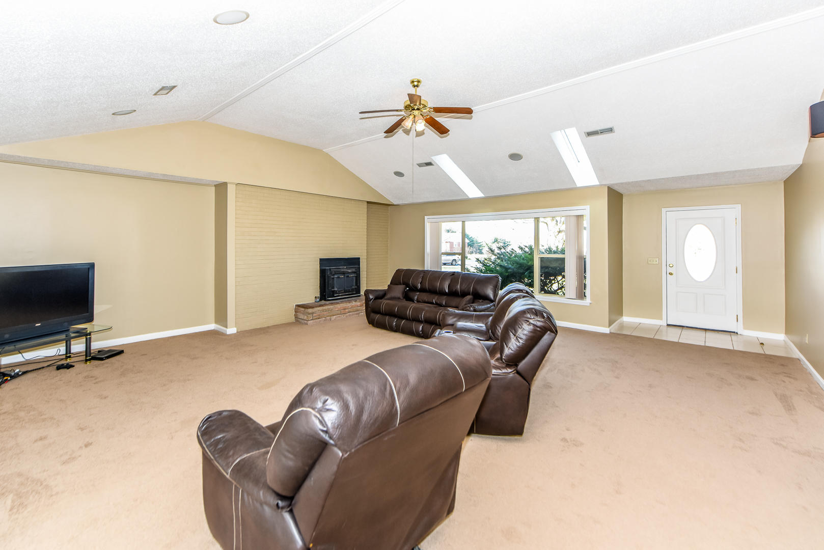 2008 Cochran Road Maryville, TN 37803 - Photo 8 of 36 HUGE LIVING AREA