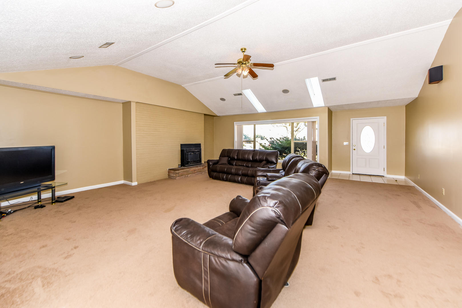 2008 Cochran Road Maryville, TN 37803 - Photo 9 of 36 L.R. W CATHERDAL CEILING
