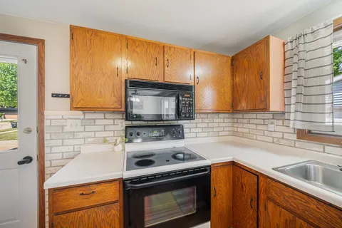 $260,000 | 1605 Thornton Drive, Oshkosh, WI 54904