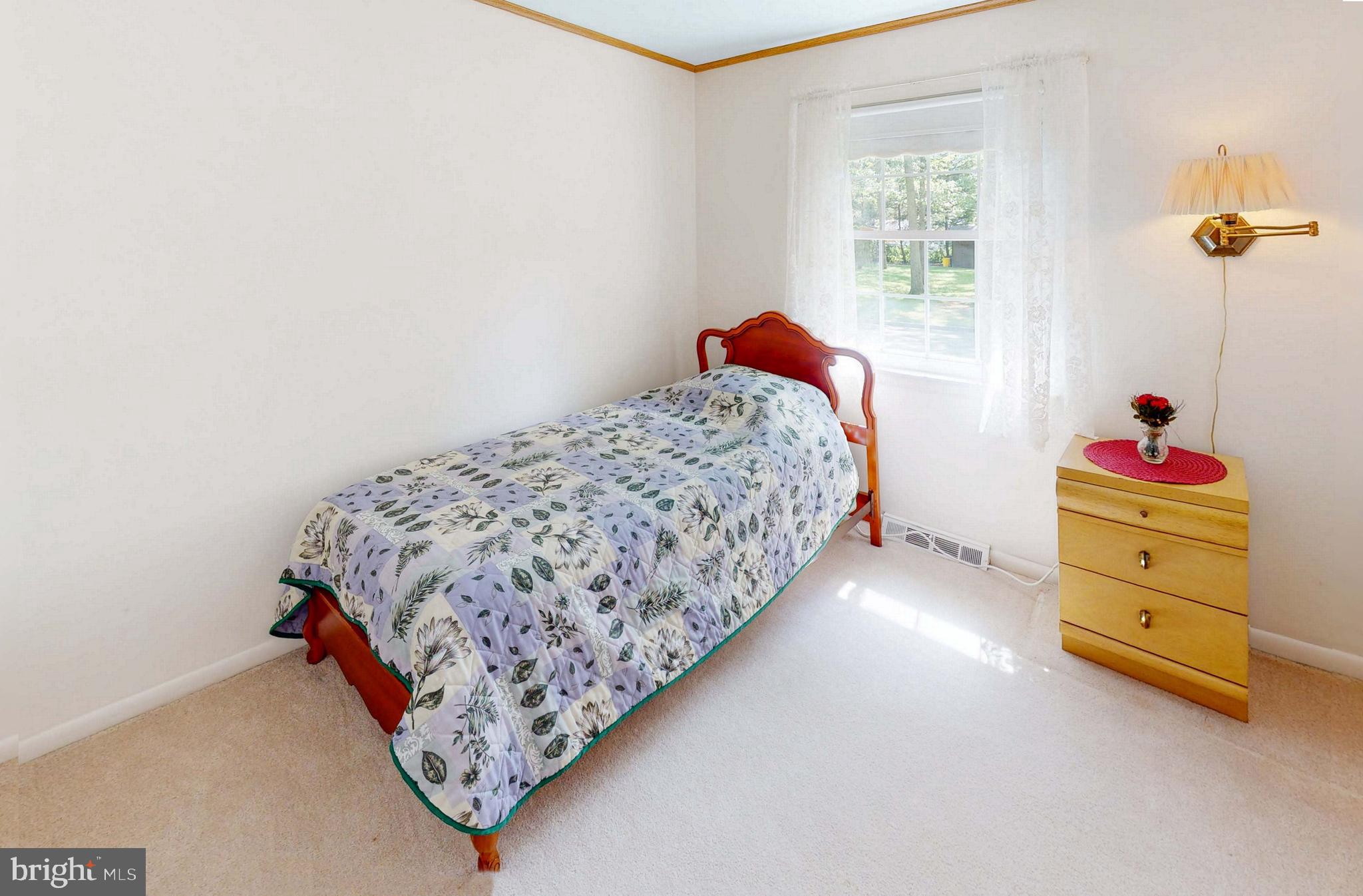 3721 Nile Road Davidsonville, MD 21035 - Photo 18 of 34 3rd bedroom with convenient wall light.