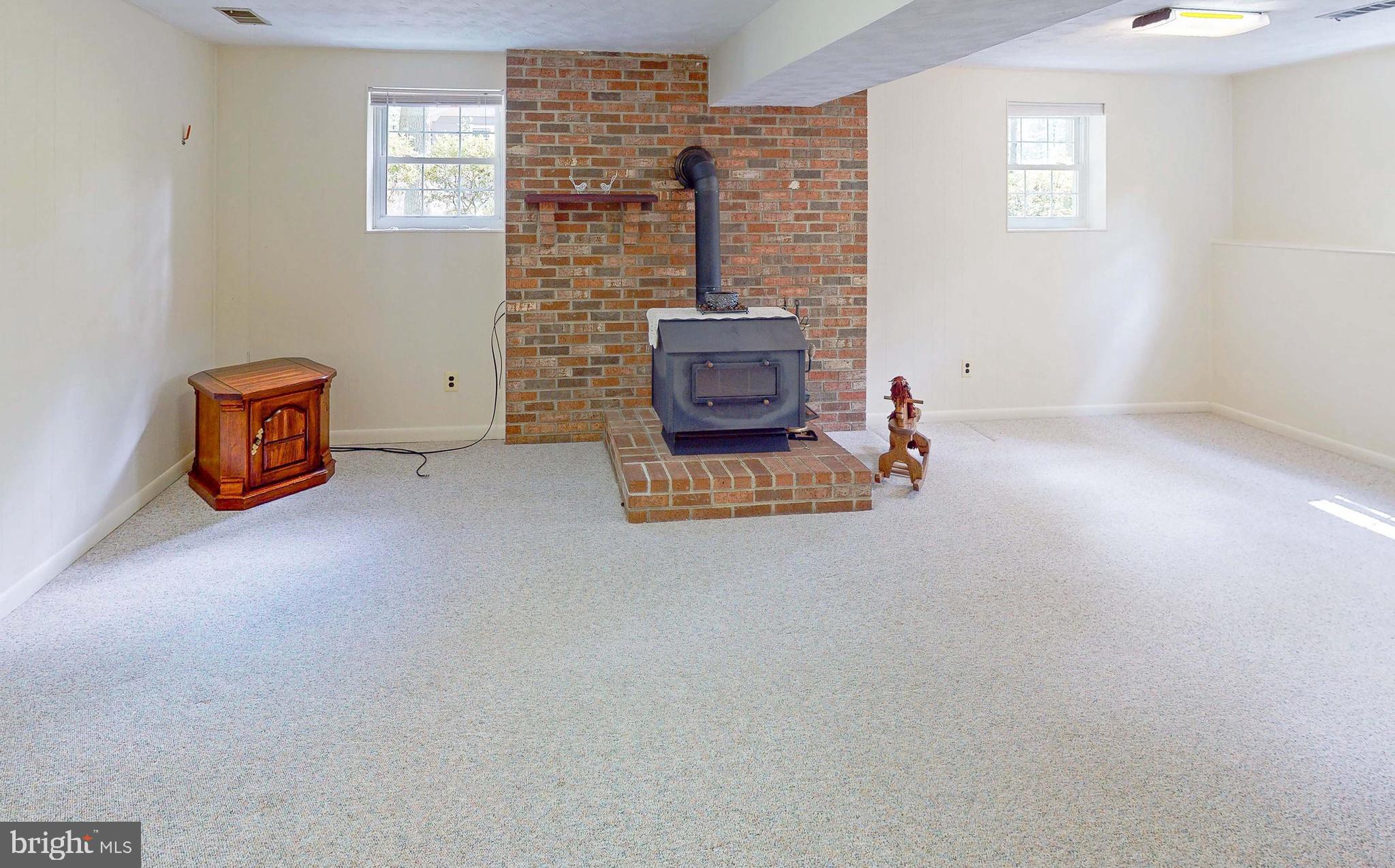 3721 Nile Road Davidsonville, MD 21035 - Photo 19 of 34 Now this is a huge family room!!