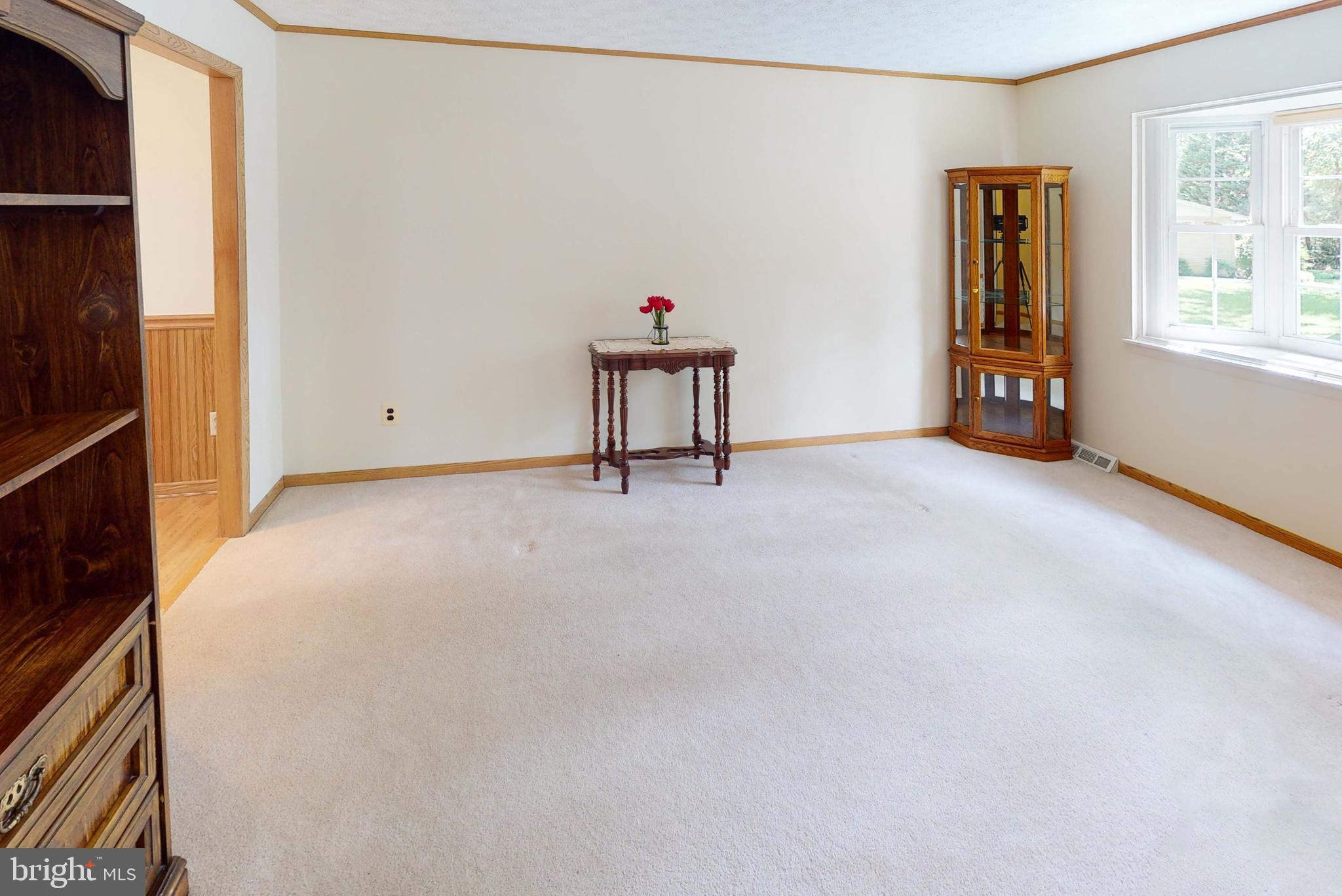3721 Nile Road Davidsonville, MD 21035 - Photo 3 of 34 Large living room is perfect for entertaining.