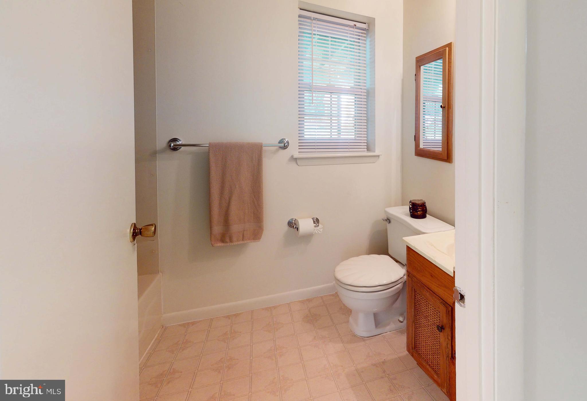 3721 Nile Road Davidsonville, MD 21035 - Photo 23 of 34 Full bath in lower level is nice and neutral!