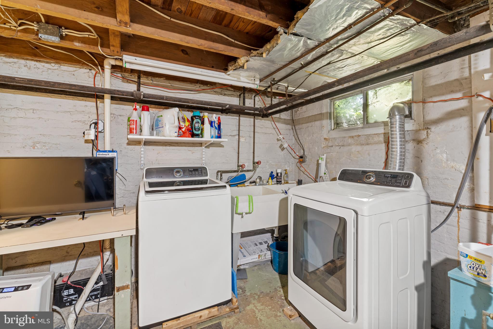 700 Regester Avenue Baltimore, MD 21212 - Photo 41 of 43 a utility room with dryer and washer