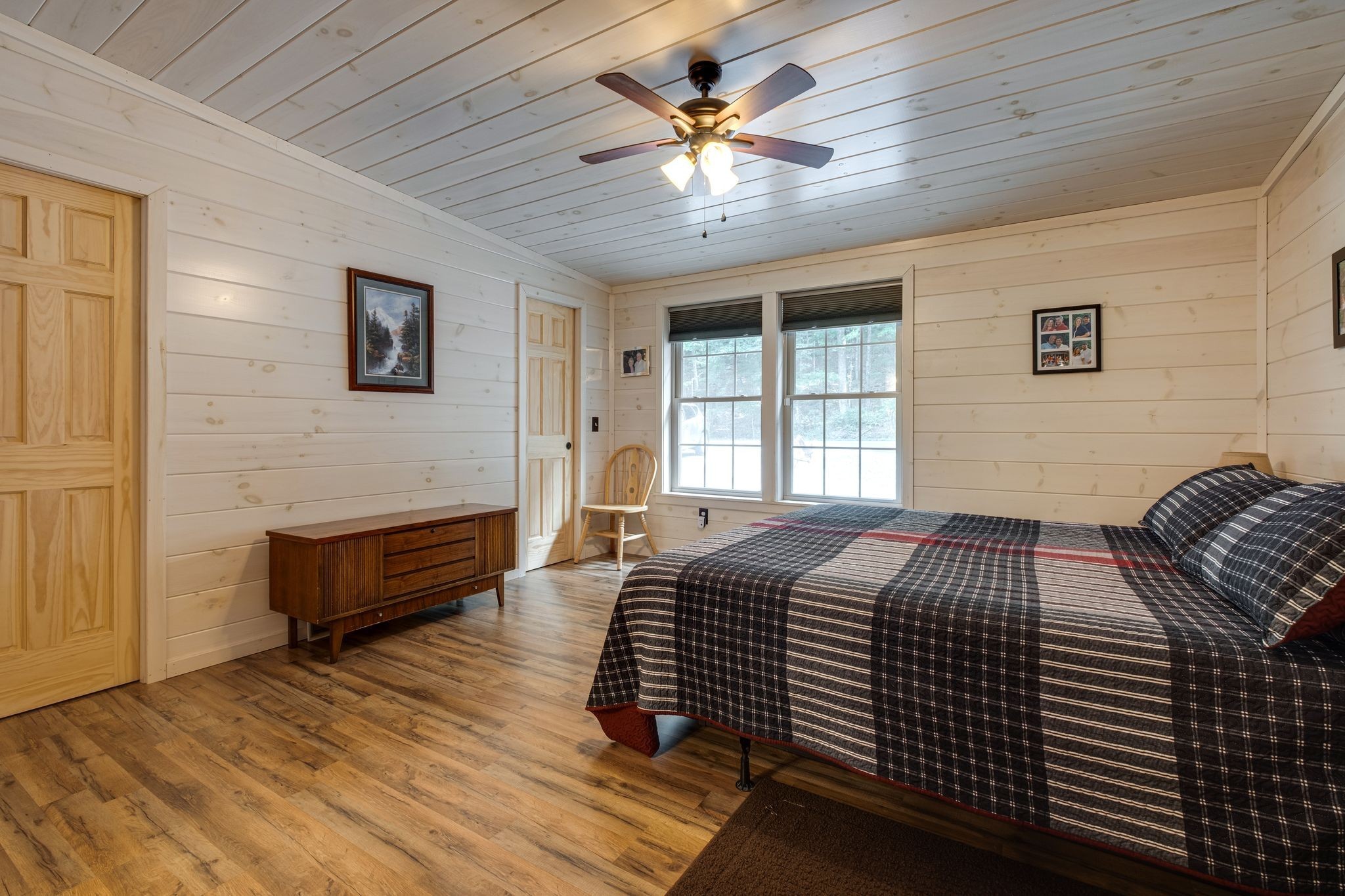 2614 Distillery Road Greenbrier, TN 37073 - Photo 15 of 34 a bedroom with a bed and a dresser next to a window
